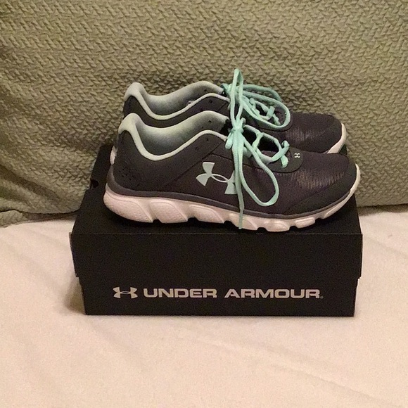 Ladies Under Armour Athletic Shoes - Picture 4 of 7